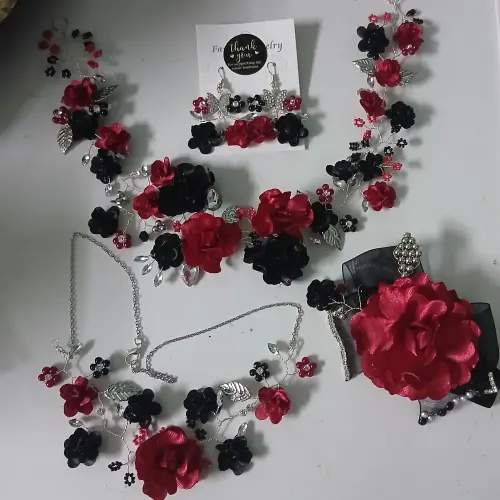 Set de tiara,aretes,gargantilla y corsage#1's photo #1