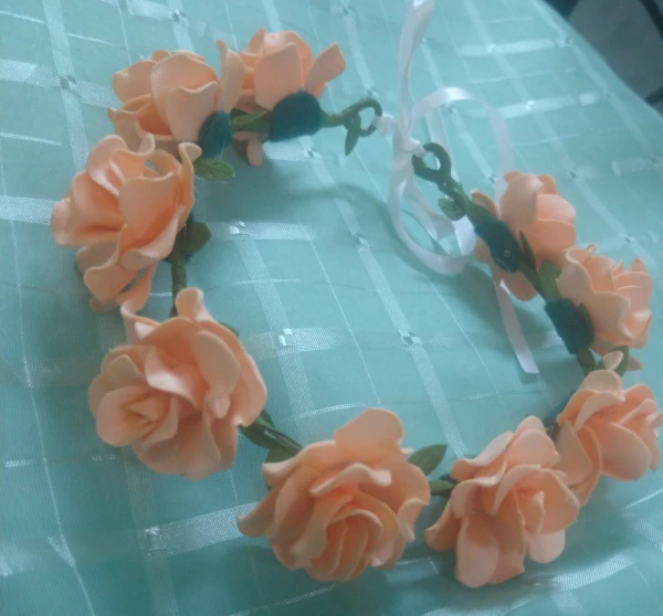 Diadema de aro floral color salmón foami's foto | Creaciones Mi Bella Elena |  BizneCubano