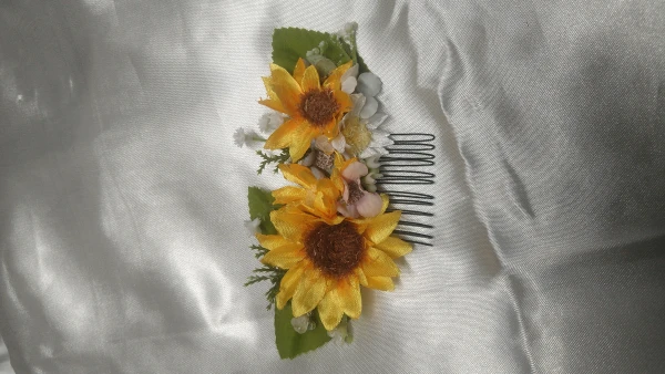 Peineta floral girasoles's foto | Creaciones Mi Bella Elena |  BizneCubano