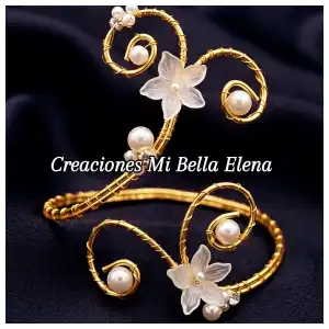 Brazalete dorado y flores de resina miniatura 1