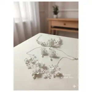 Set de tiara ,aretes y gargantilla miniatura 1